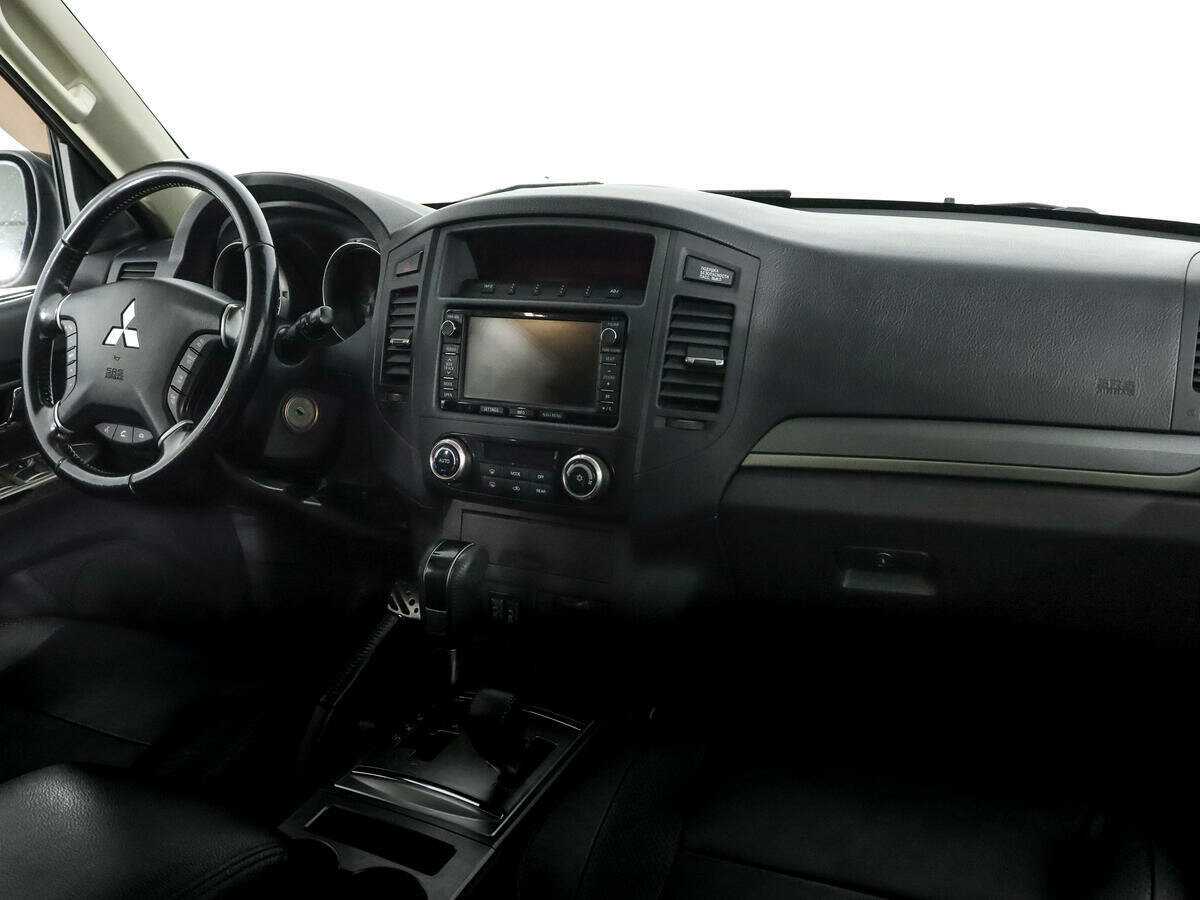 Купить Mitsubishi Pajero с пробегом. Фото: #9