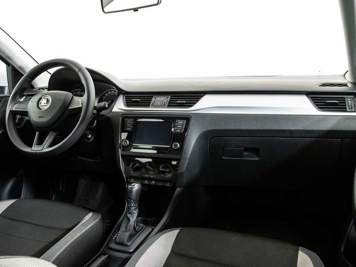 Купить Skoda Rapid с пробегом. Фото: #6