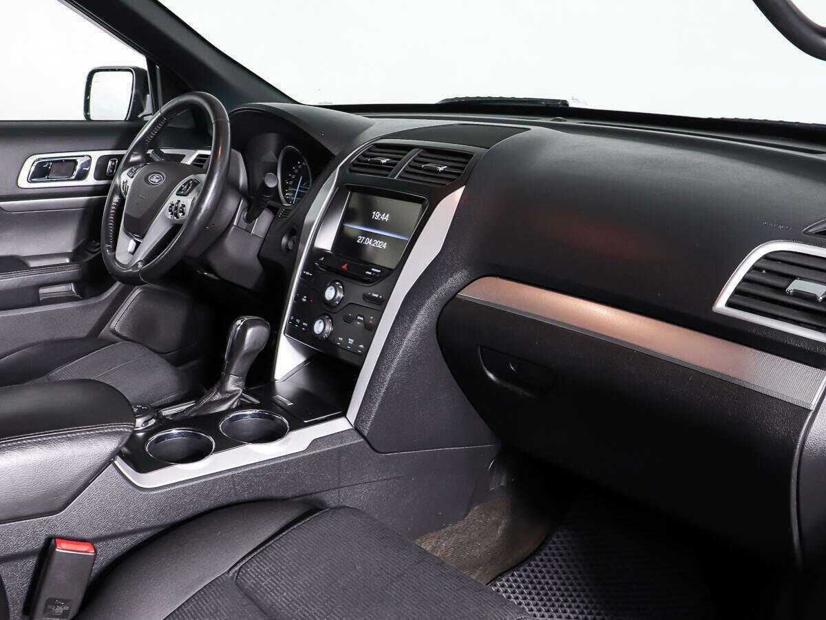 Купить Ford Explorer с пробегом. Фото: #8