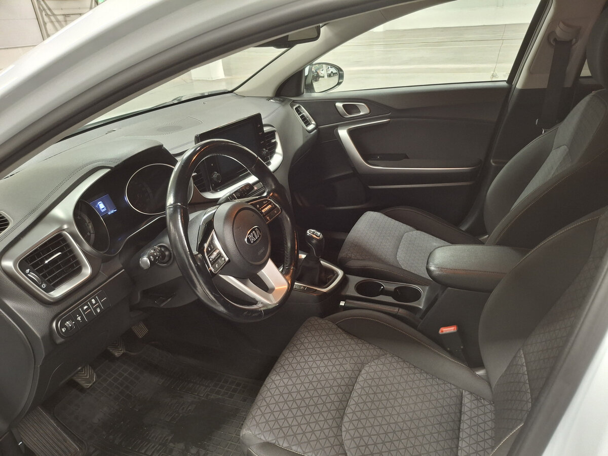 Купить Kia Ceed с пробегом. Фото: #14