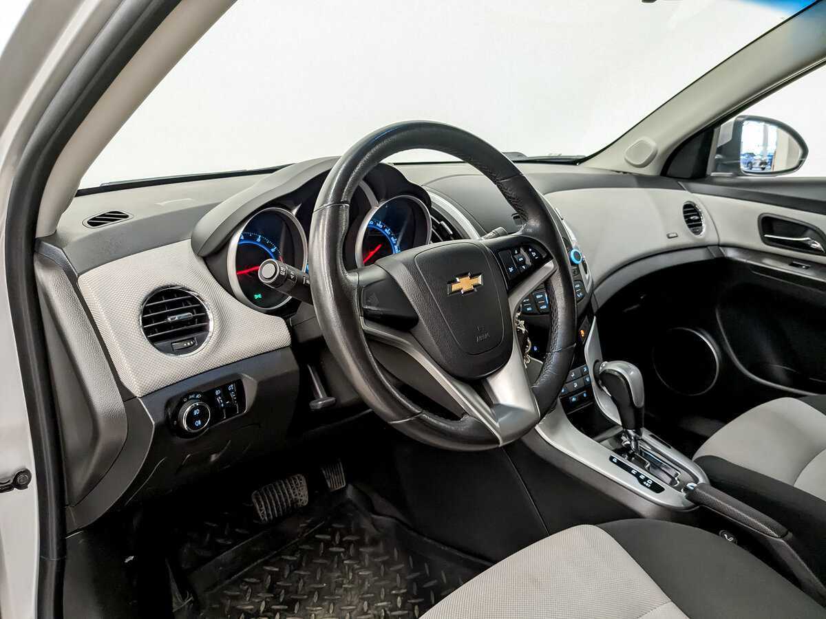 Купить Chevrolet Cruze с пробегом. Фото: #15