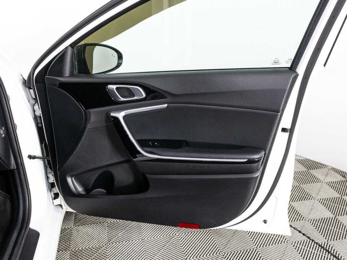 Купить Kia Ceed с пробегом. Фото: #28