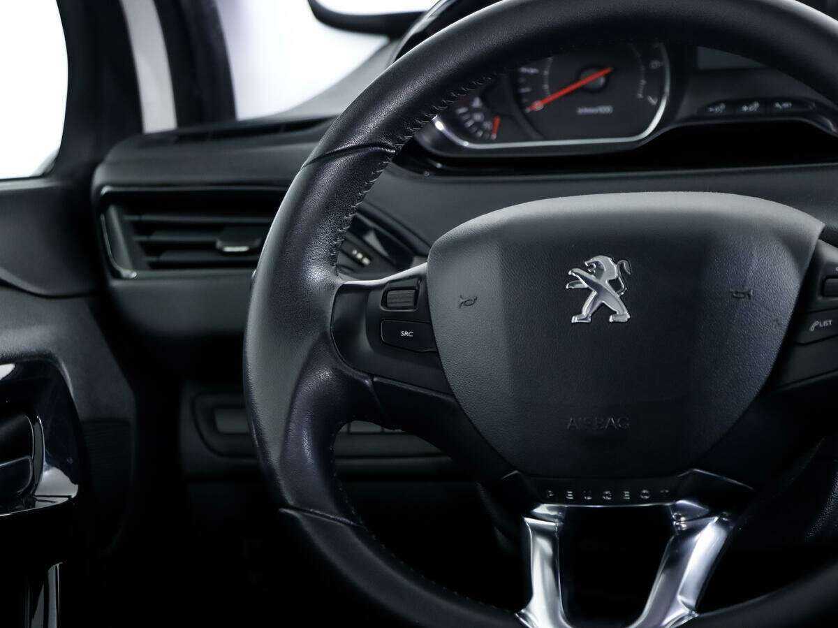 Купить Peugeot 208 с пробегом. Фото: #11