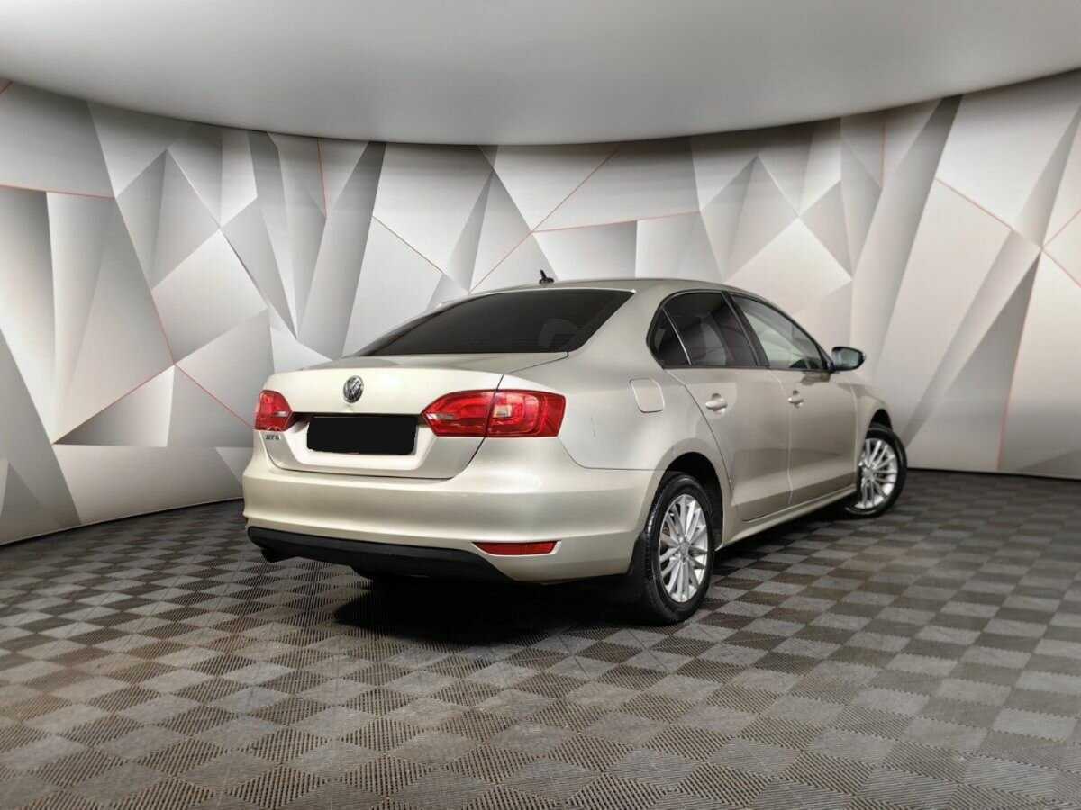 Купить Volkswagen Jetta с пробегом. Фото: #1
