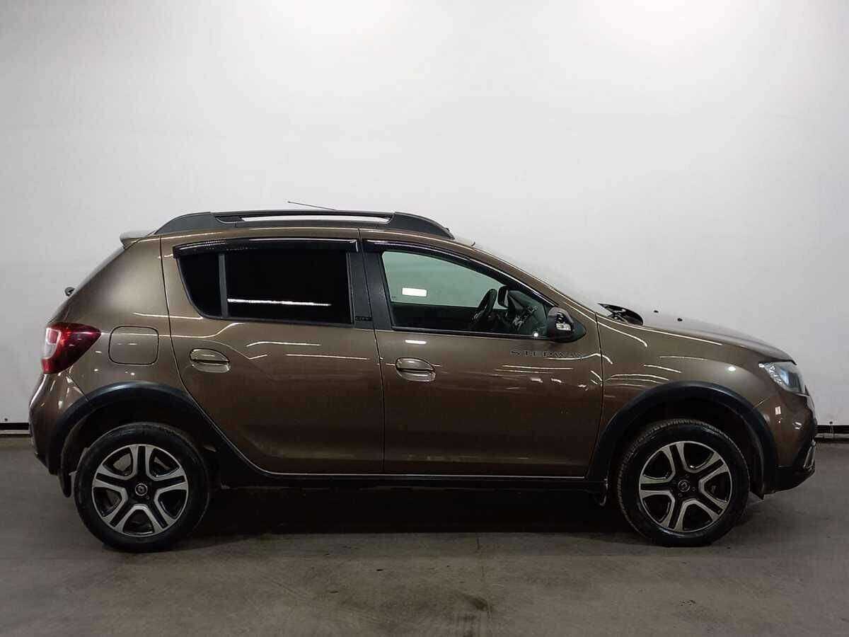 Купить Renault Sandero с пробегом. Фото: #2