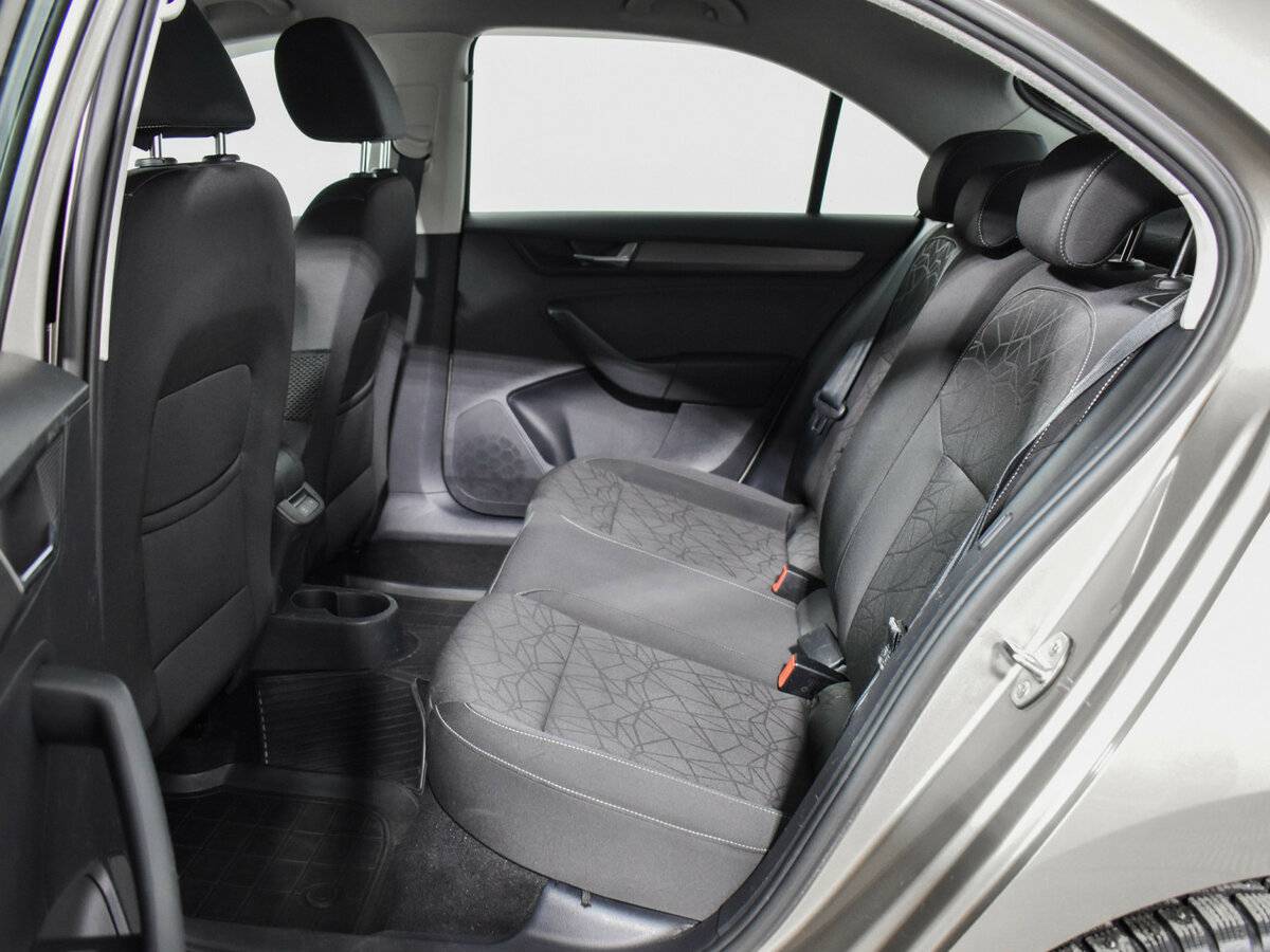 Купить Skoda Rapid с пробегом. Фото: #10