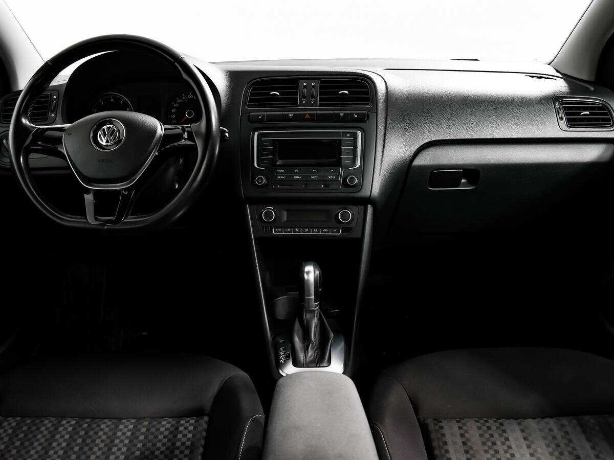 Купить Volkswagen Polo с пробегом. Фото: #10