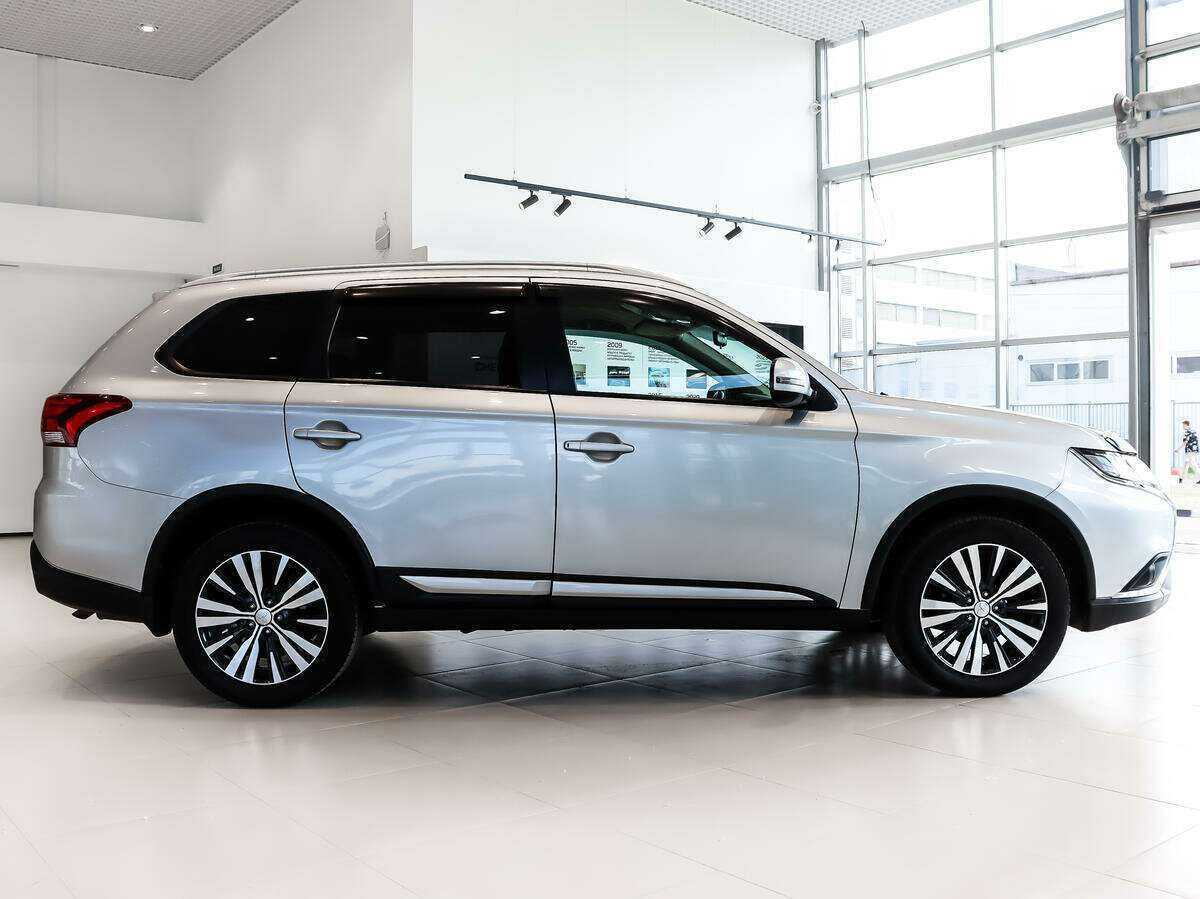 Купить Mitsubishi Outlander с пробегом. Фото: #3