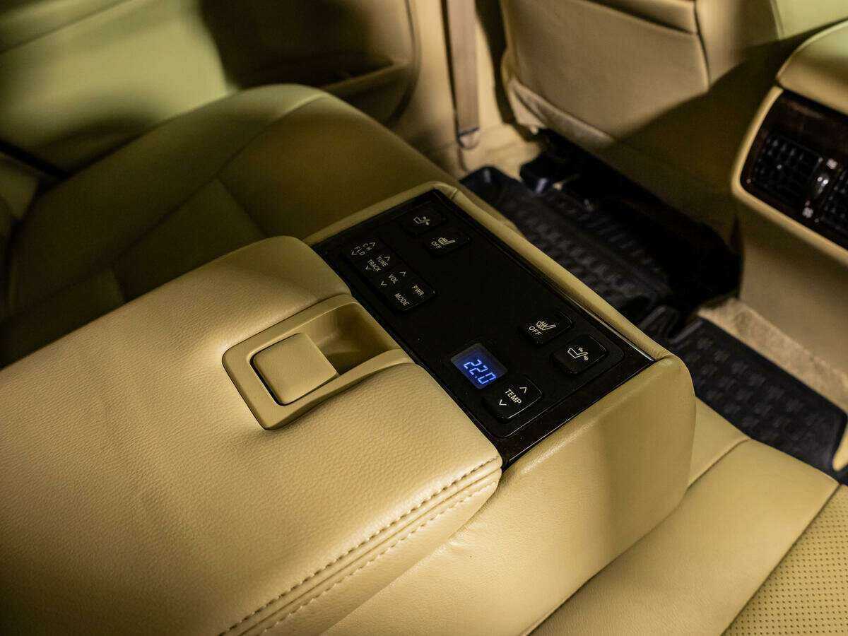 Купить Toyota Camry с пробегом. Фото: #17