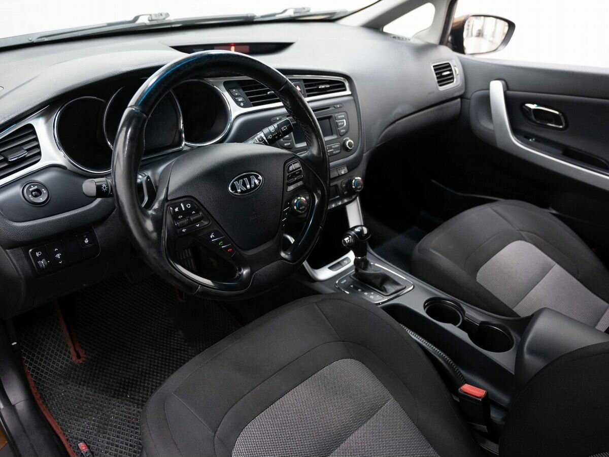 Купить Kia Ceed с пробегом. Фото: #6
