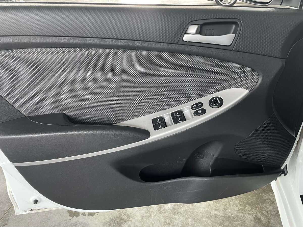 Купить Hyundai Solaris с пробегом. Фото: #16