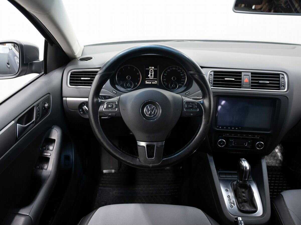 Купить Volkswagen Jetta с пробегом. Фото: #13