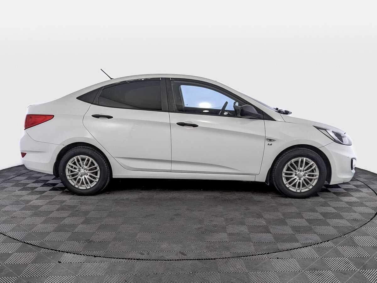 Купить Hyundai Solaris с пробегом. Фото: #3