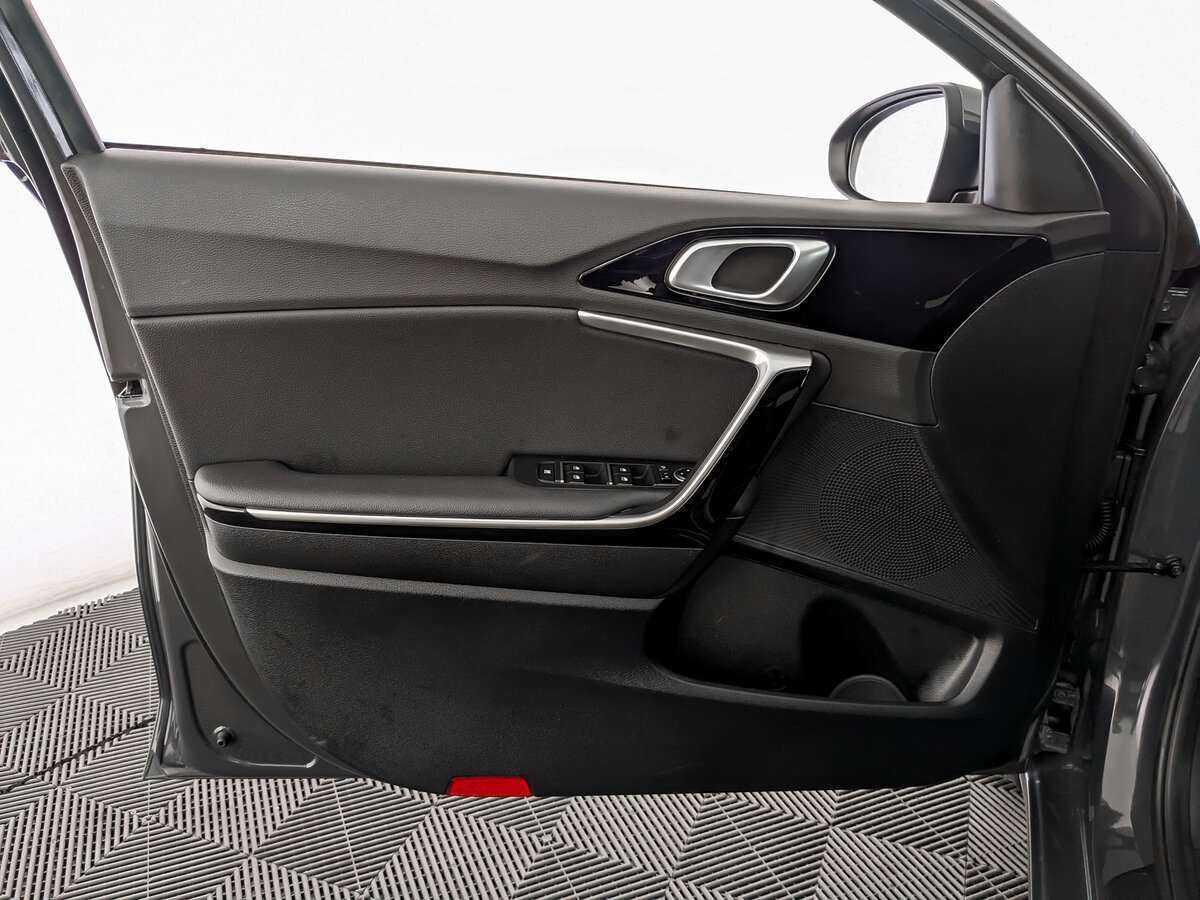 Купить Kia Ceed с пробегом. Фото: #14