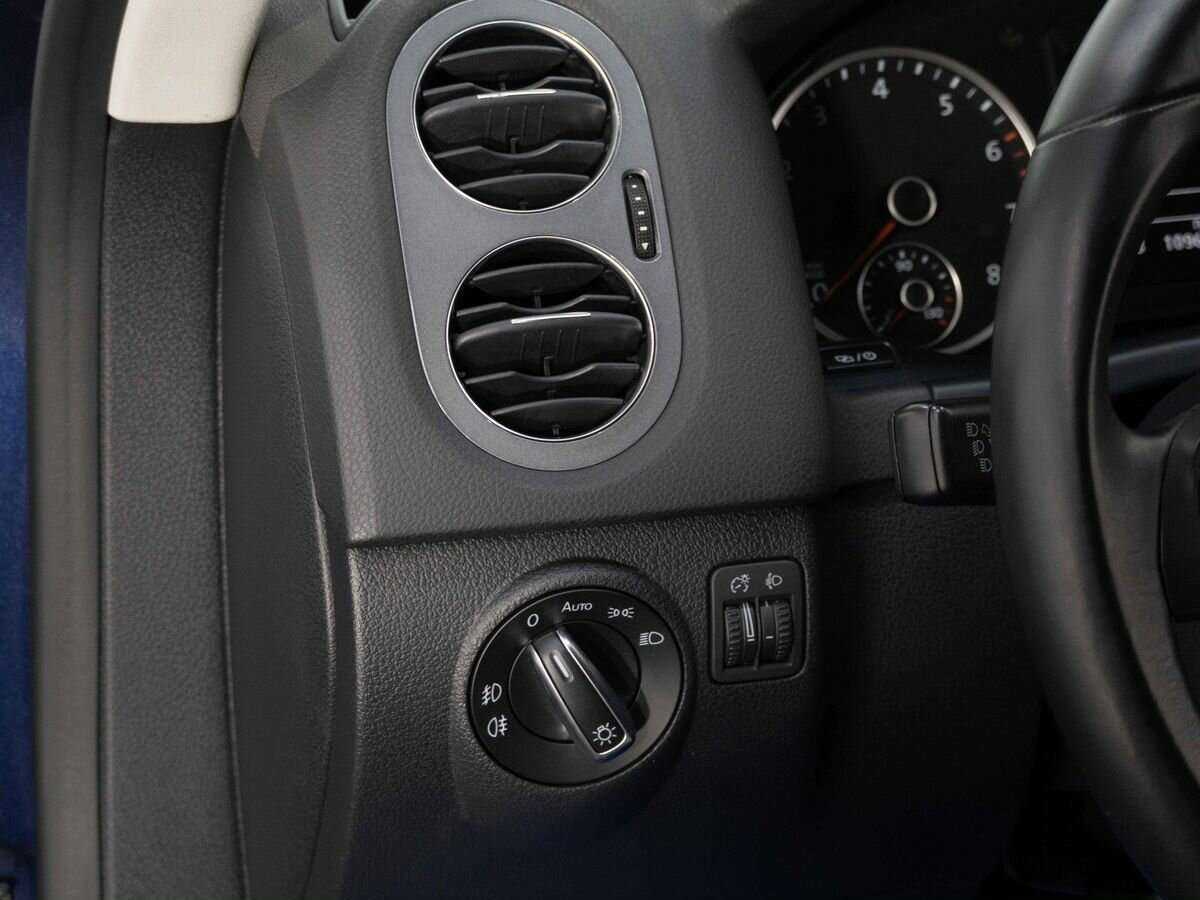 Купить Volkswagen Tiguan с пробегом. Фото: #17