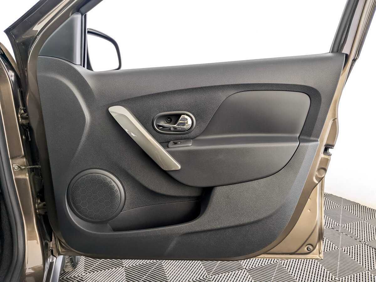 Купить Renault Sandero с пробегом. Фото: #19
