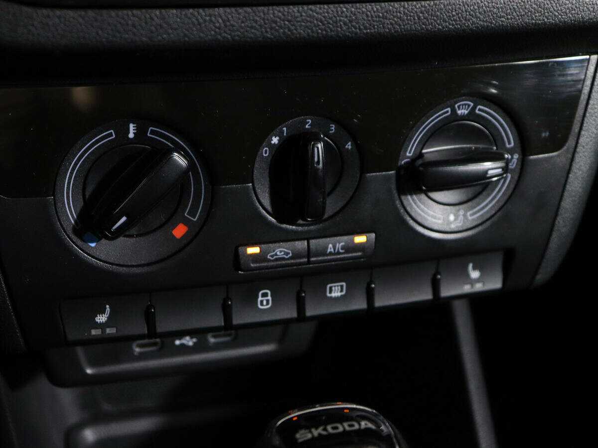 Купить Skoda Rapid с пробегом. Фото: #17