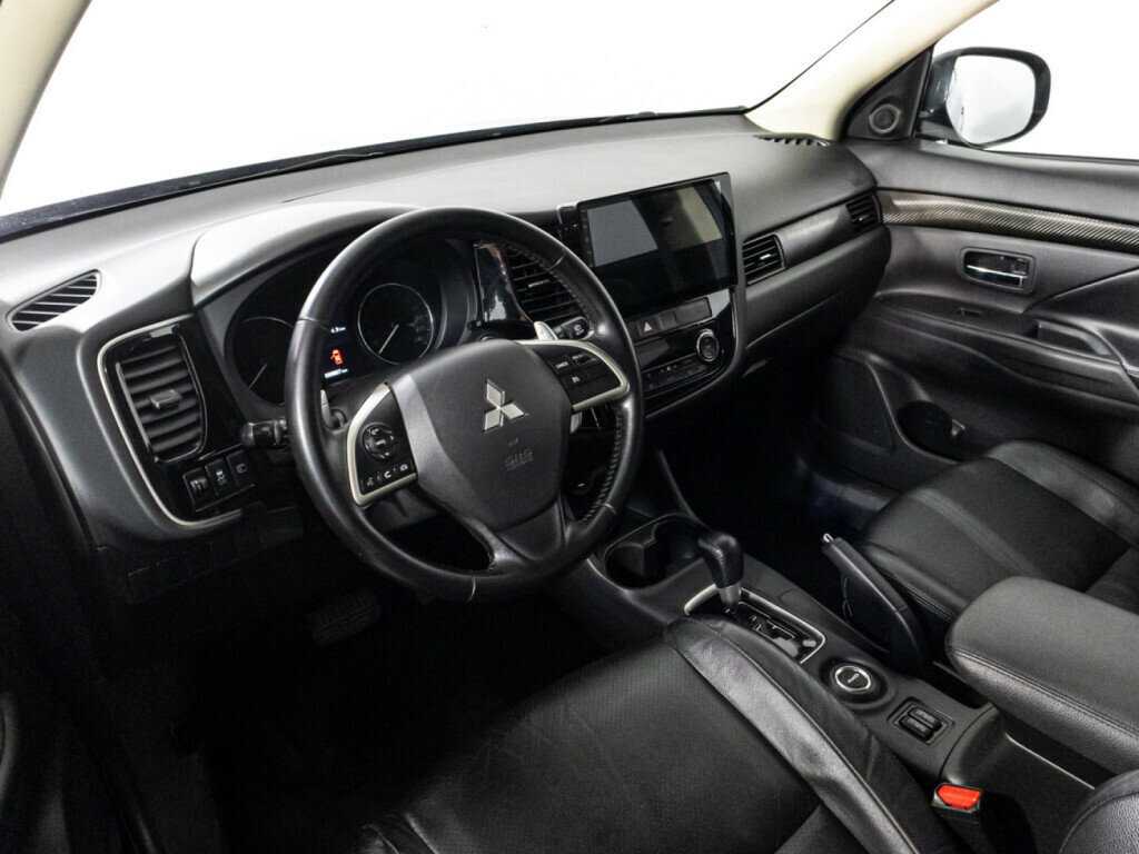 Купить Mitsubishi Outlander с пробегом. Фото: #10