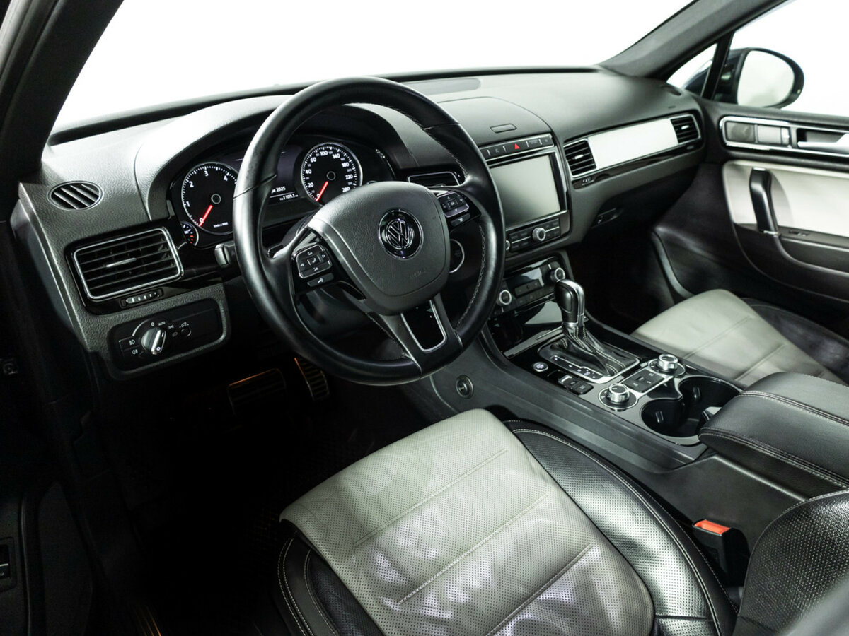 Купить Volkswagen Touareg с пробегом. Фото: #8