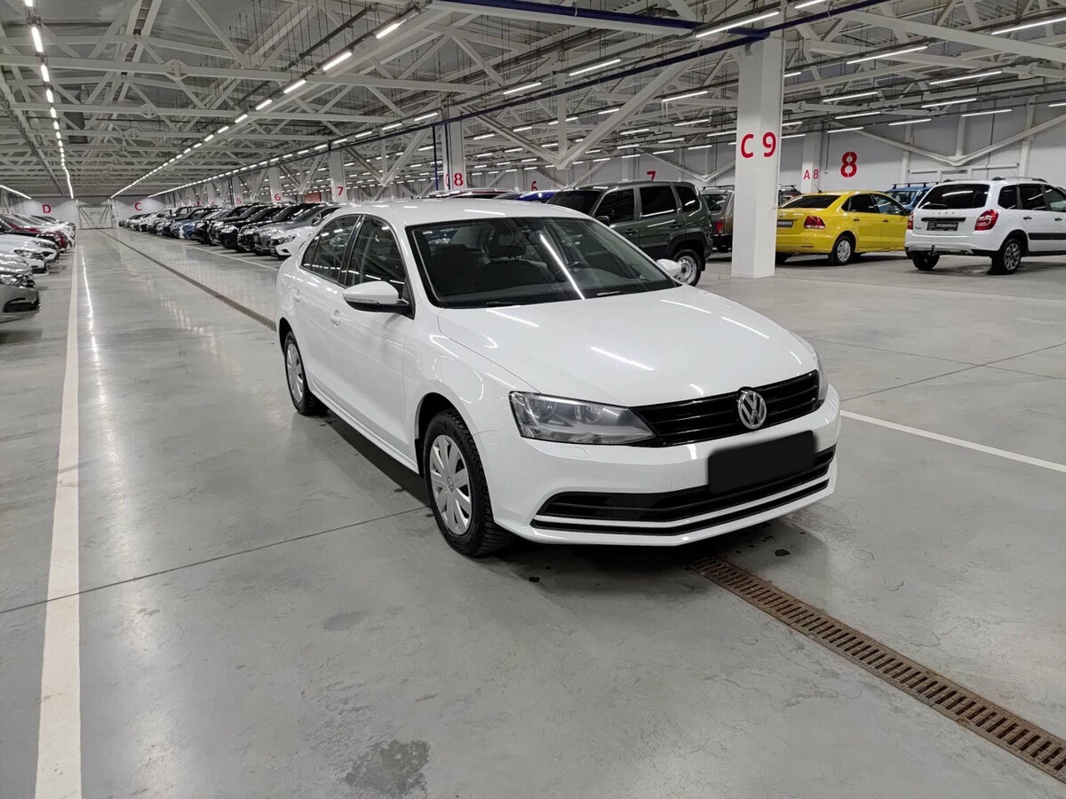 Купить Volkswagen Jetta с пробегом. Фото: #2