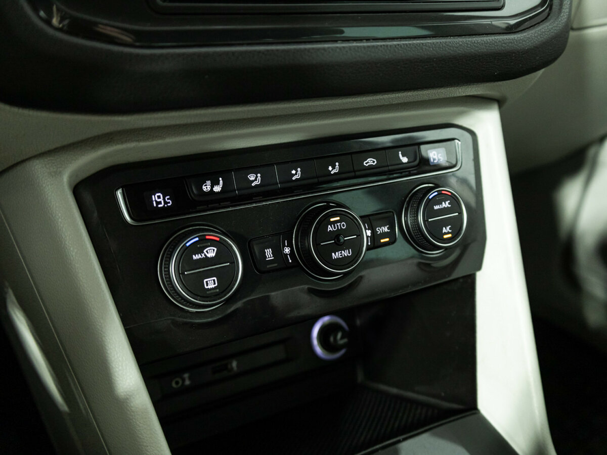 Купить Volkswagen Tiguan с пробегом. Фото: #15