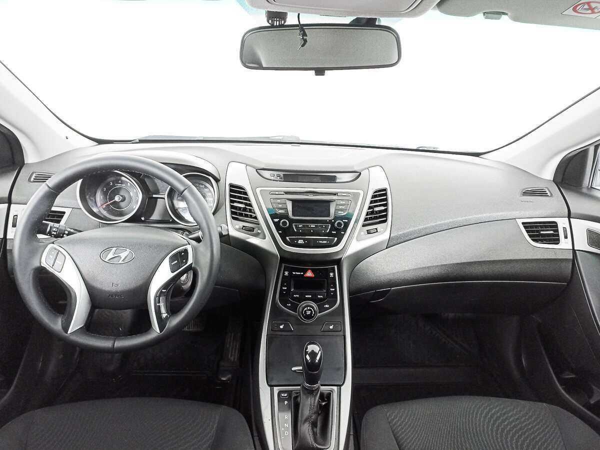 Купить Hyundai Elantra с пробегом. Фото: #11