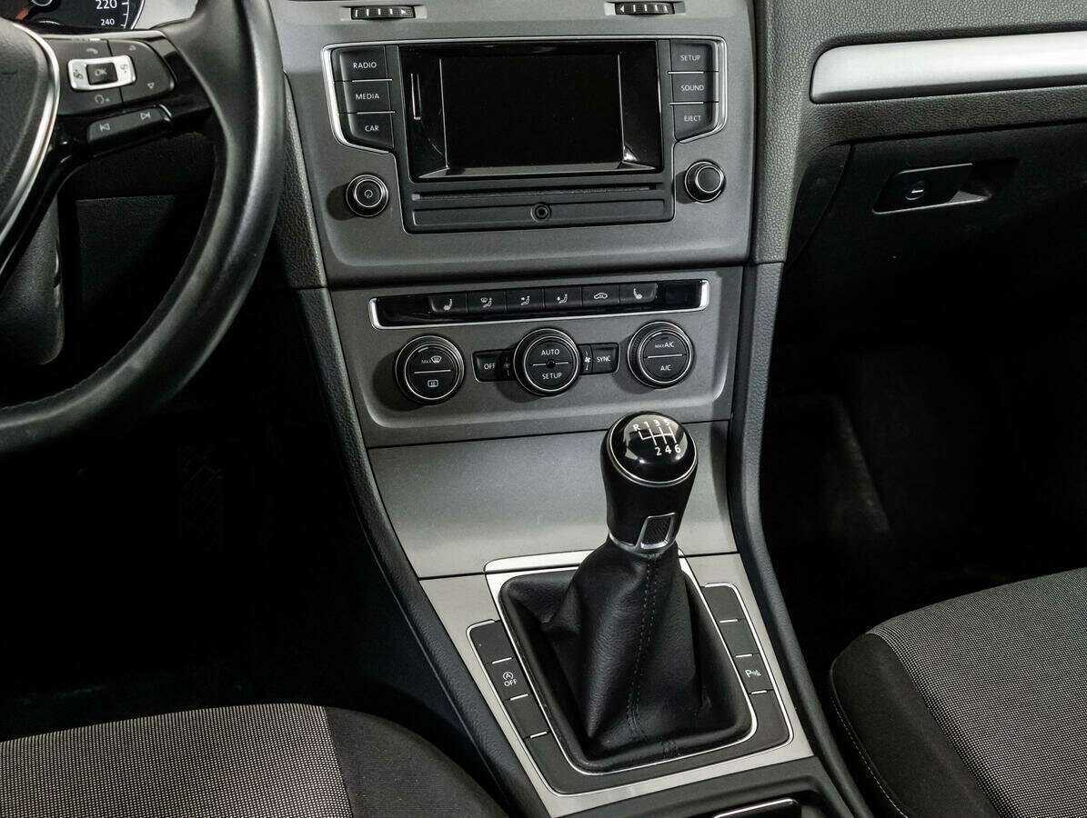 Купить Volkswagen Golf с пробегом. Фото: #9