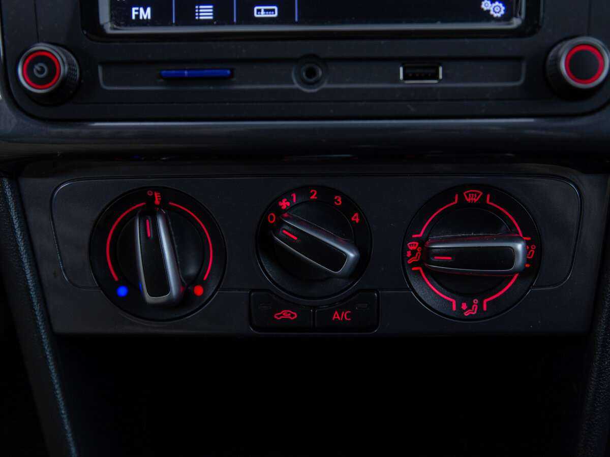 Купить Volkswagen Polo с пробегом. Фото: #17