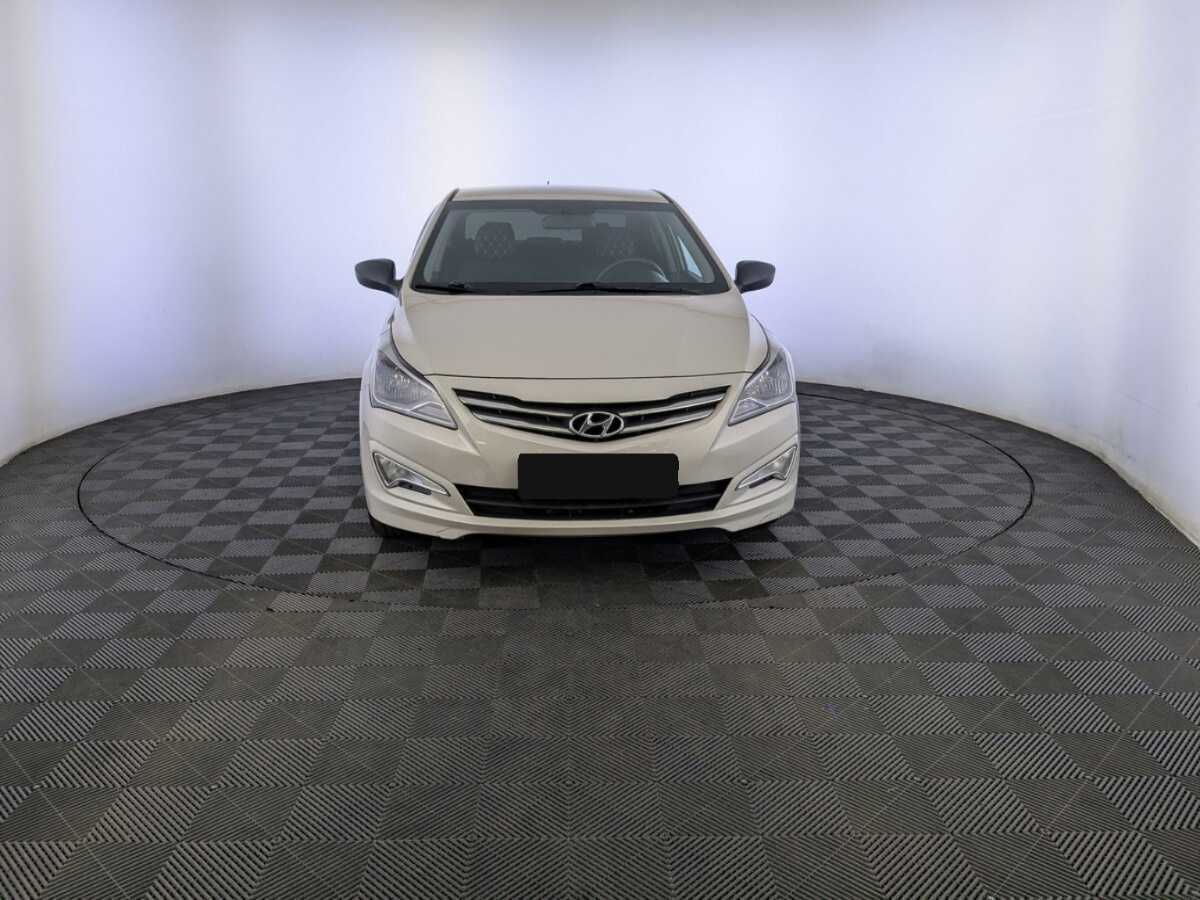 Купить Hyundai Solaris с пробегом. Фото: #1