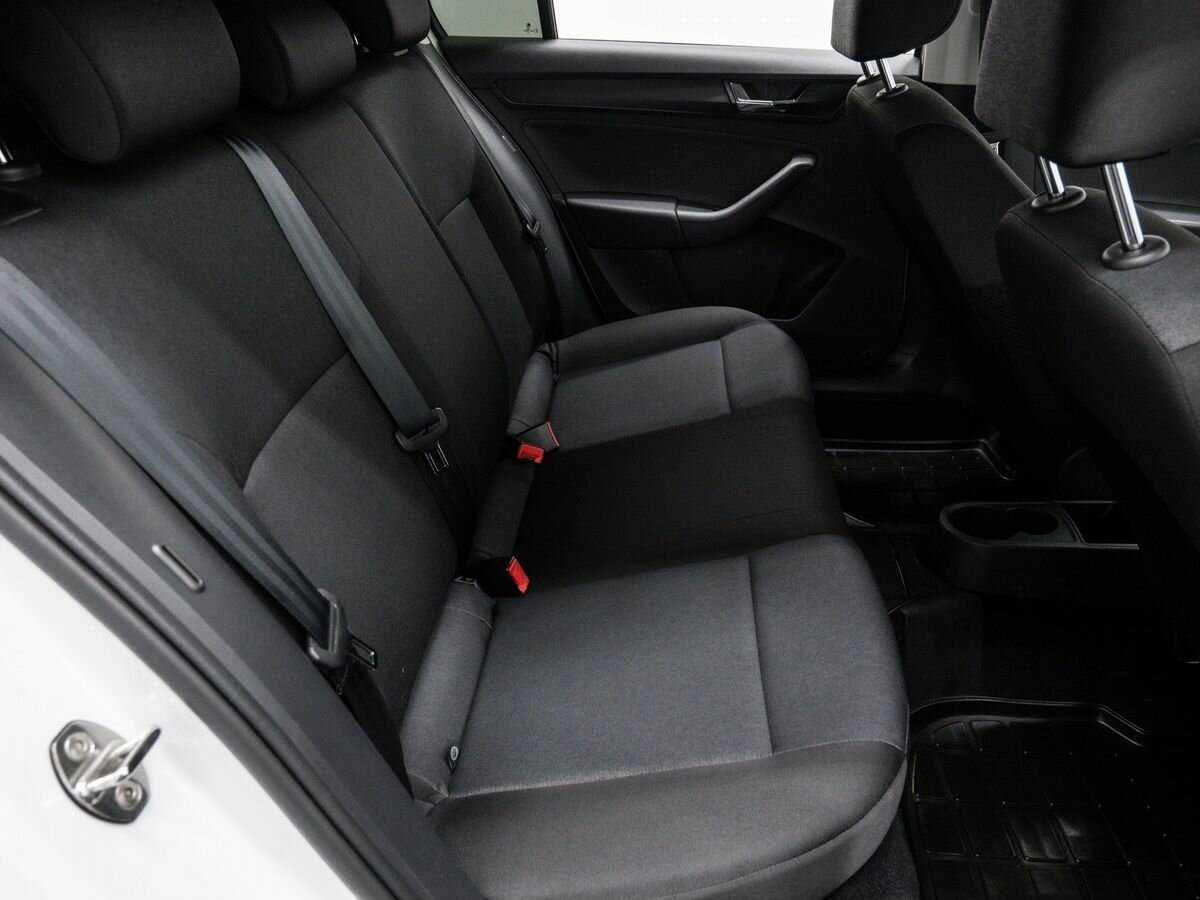 Купить Skoda Rapid с пробегом. Фото: #9