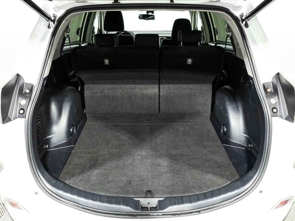 Купить Toyota RAV4 с пробегом. Фото: #11