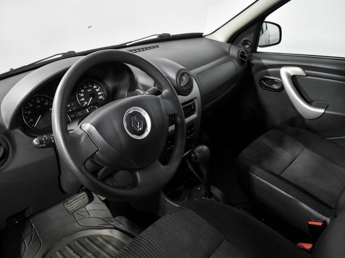 Купить Renault Logan с пробегом. Фото: #8