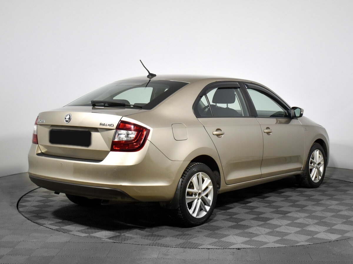 Купить Skoda Rapid с пробегом. Фото: #4