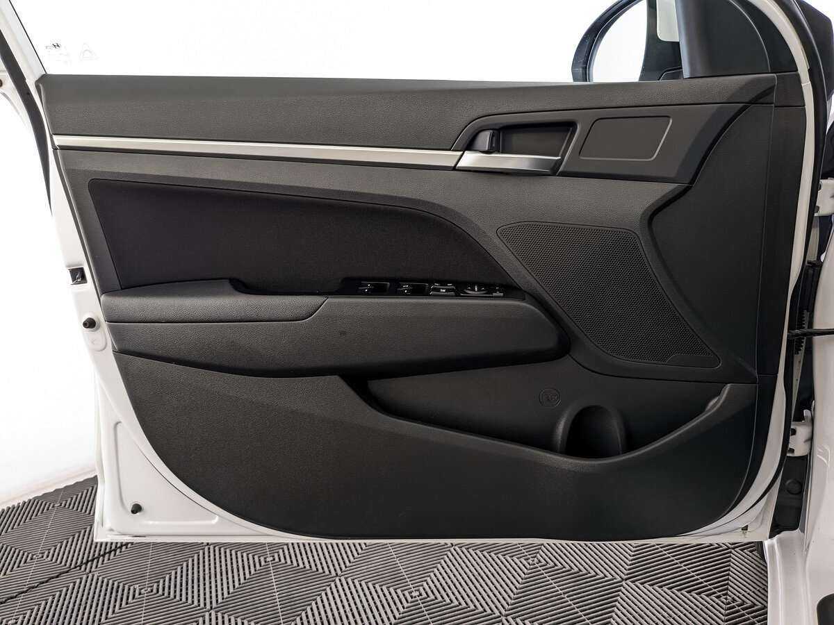 Купить Hyundai Elantra с пробегом. Фото: #18