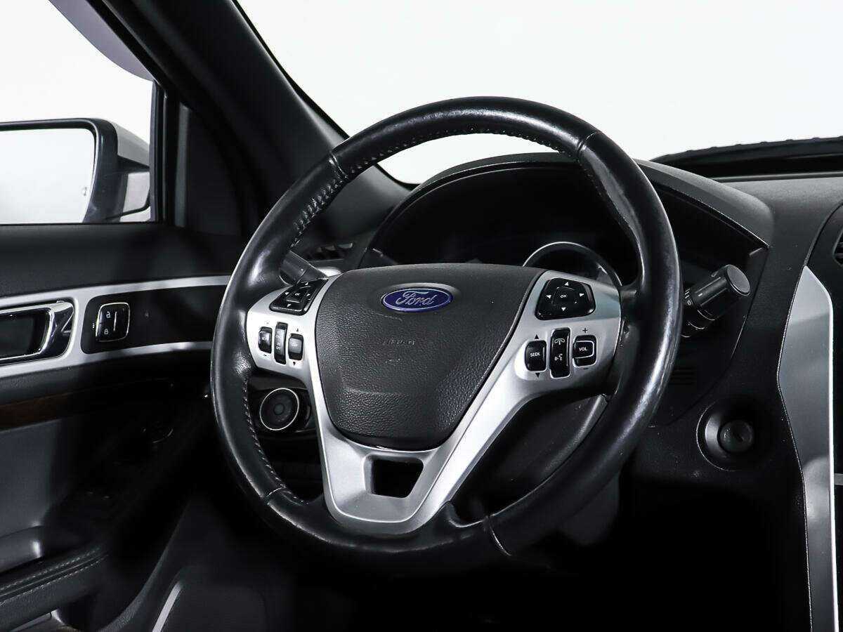 Купить Ford Explorer с пробегом. Фото: #17