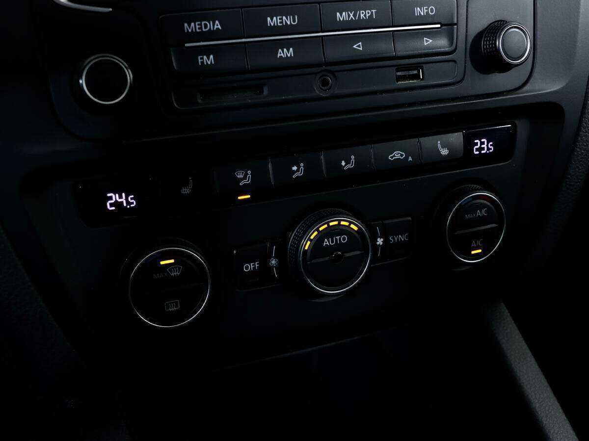 Купить Volkswagen Jetta с пробегом. Фото: #12