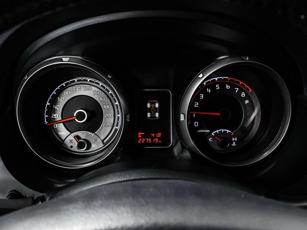 Купить Mitsubishi Pajero с пробегом. Фото: #9