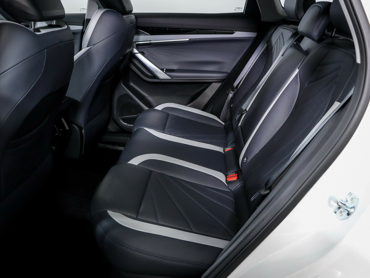 Купить Geely Atlas с пробегом. Фото: #10