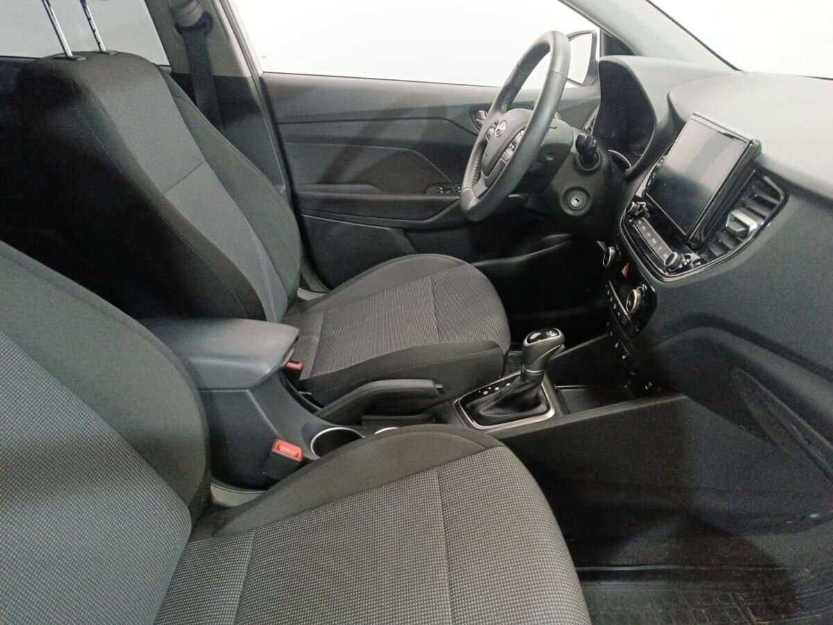 Купить Hyundai Solaris с пробегом. Фото: #9