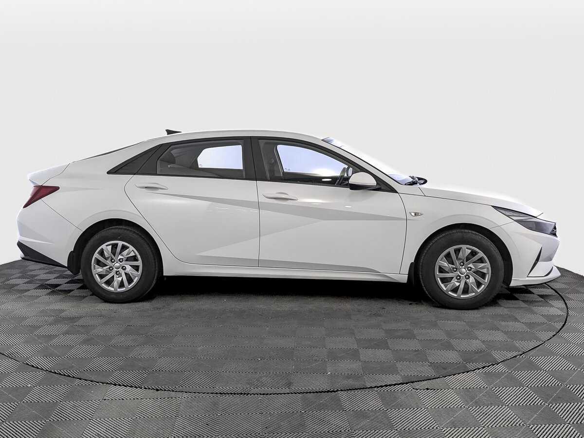 Купить Hyundai Elantra с пробегом. Фото: #3