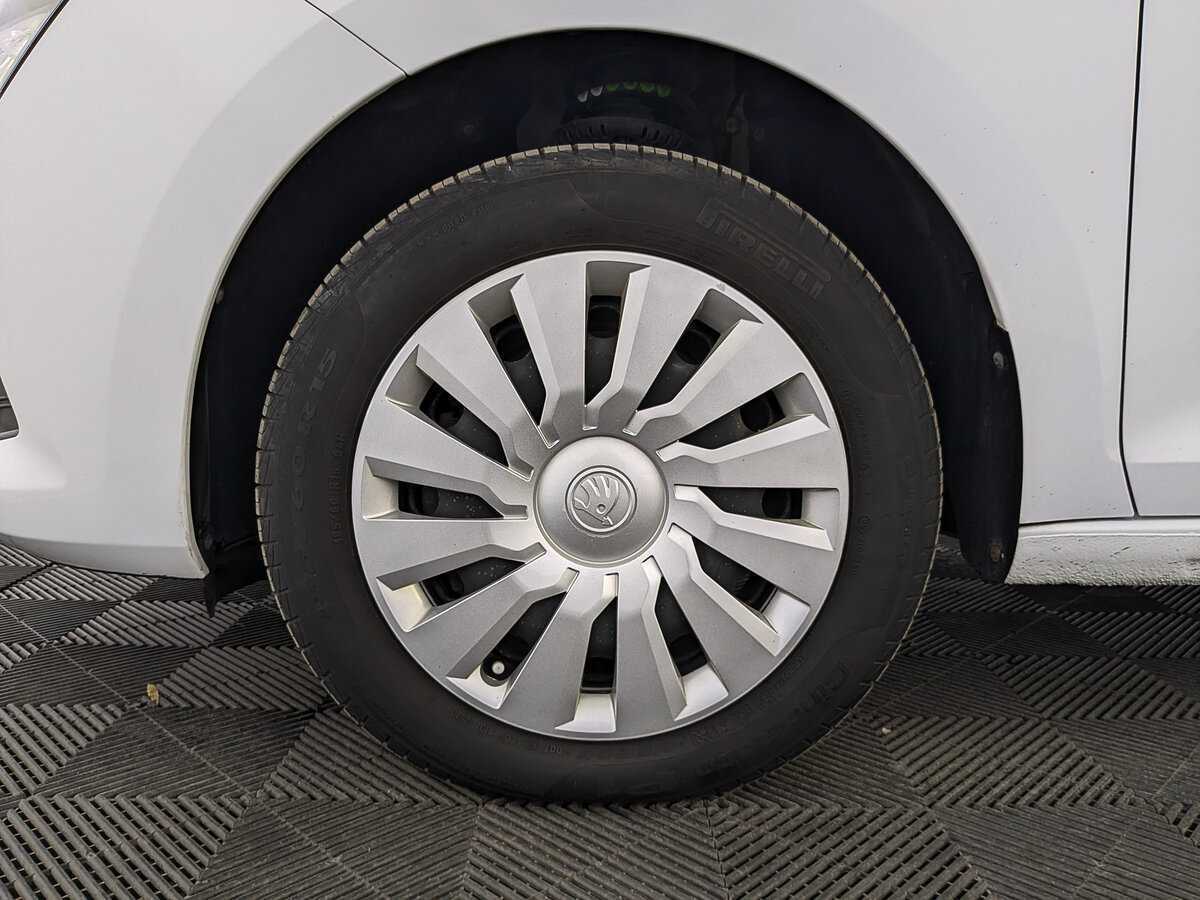 Купить Skoda Rapid с пробегом. Фото: #10