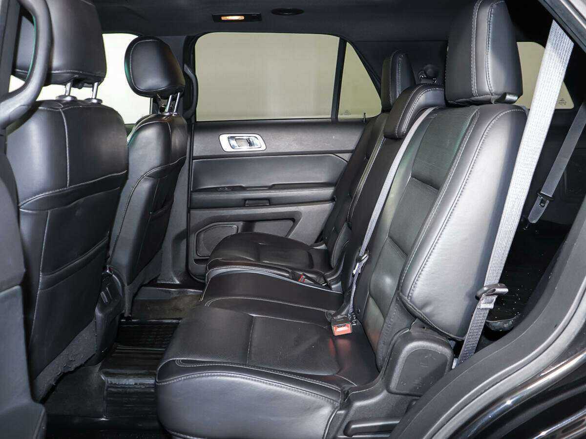 Купить Ford Explorer с пробегом. Фото: #9