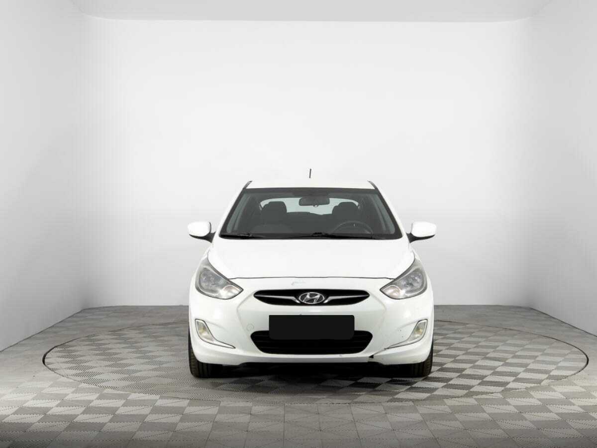 Купить Hyundai Solaris с пробегом. Фото: #1