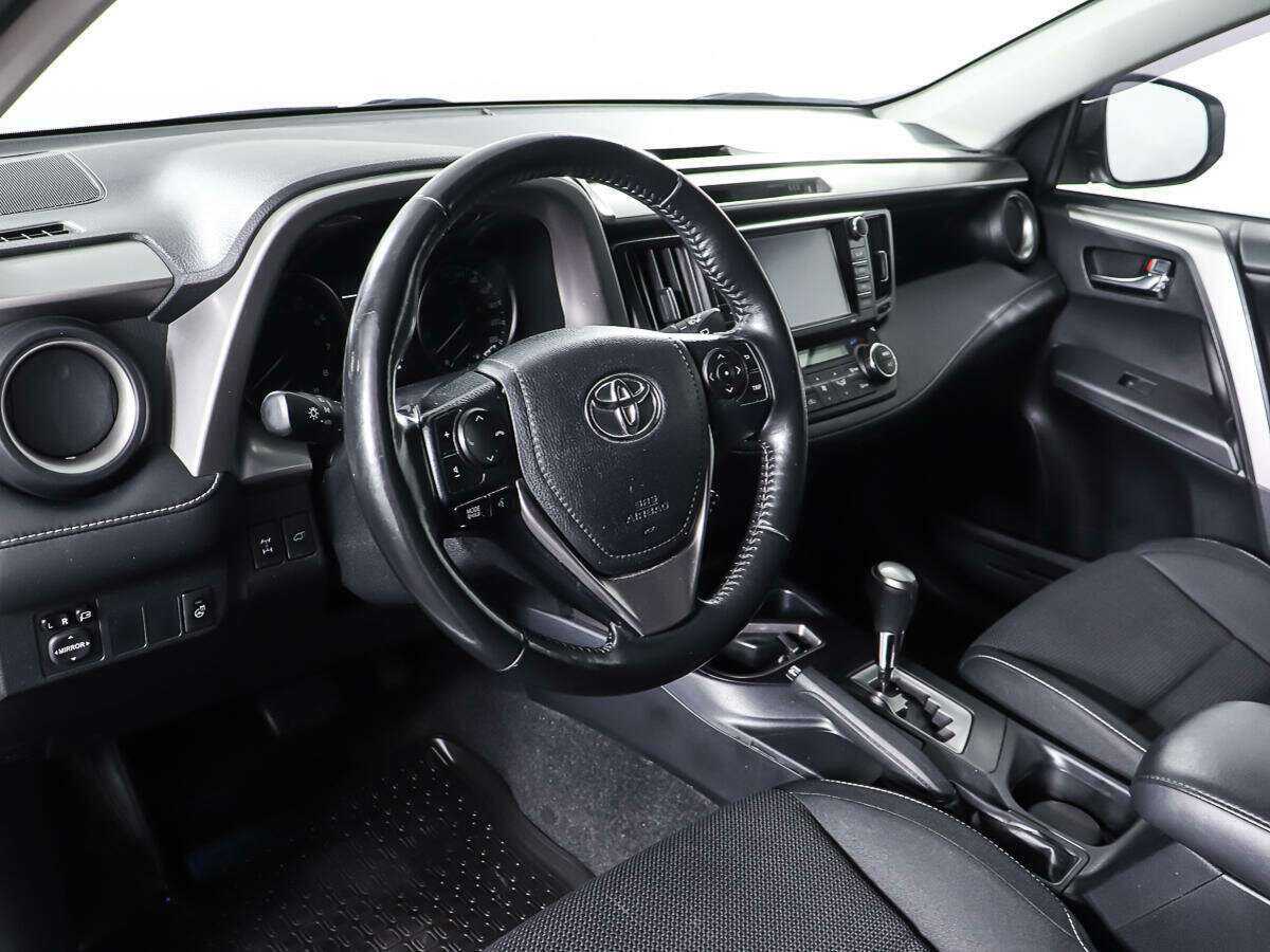 Купить Toyota RAV4 с пробегом. Фото: #12