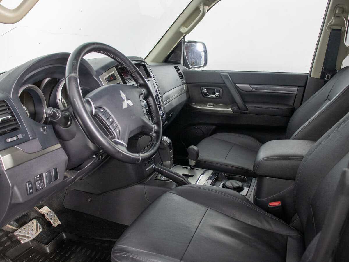 Купить Mitsubishi Pajero с пробегом. Фото: #10