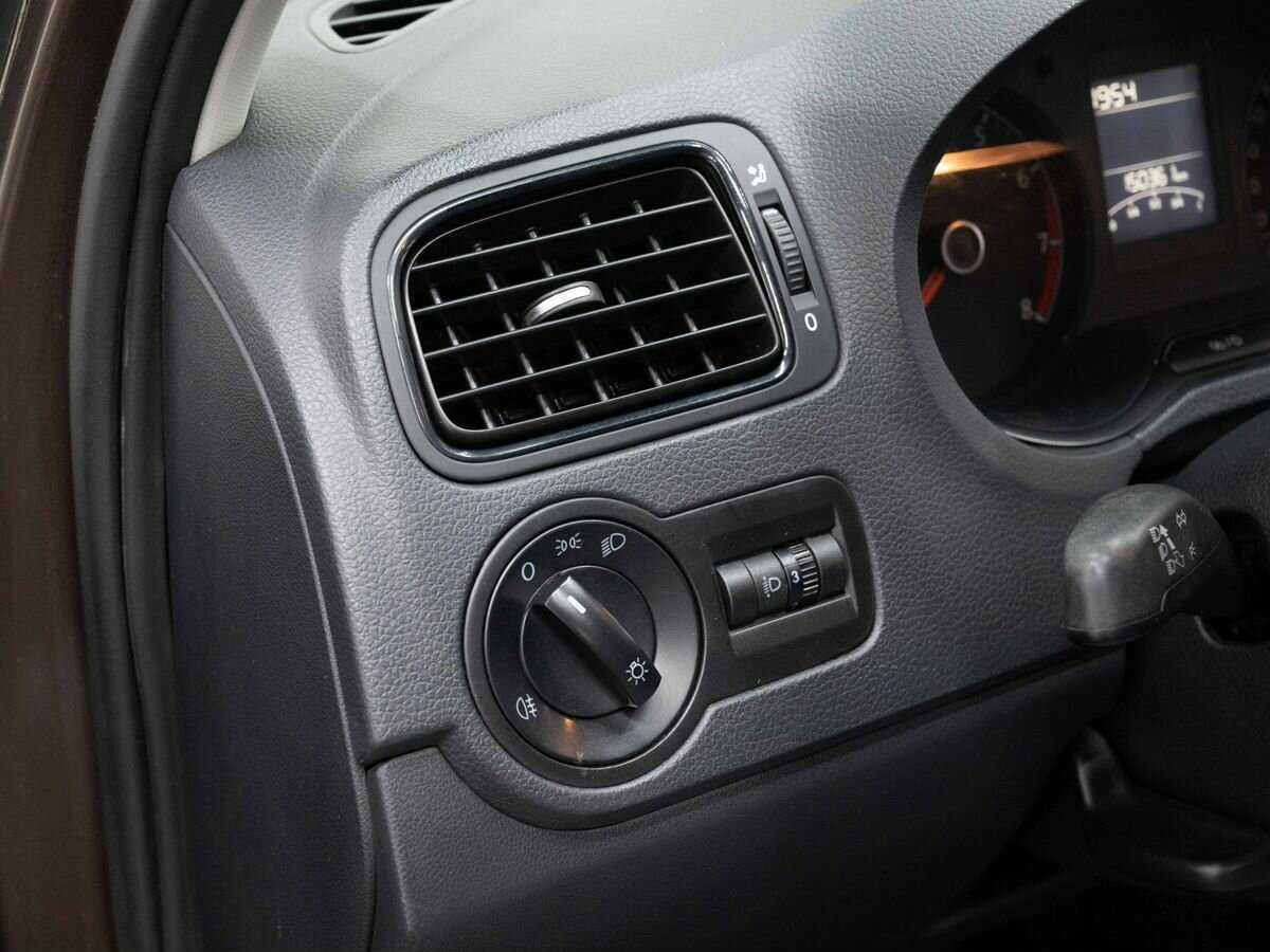 Купить Volkswagen Polo с пробегом. Фото: #17