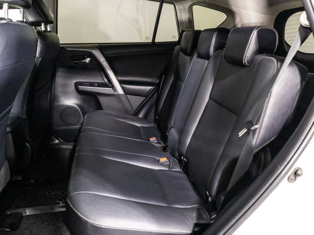 Купить Toyota RAV4 с пробегом. Фото: #9