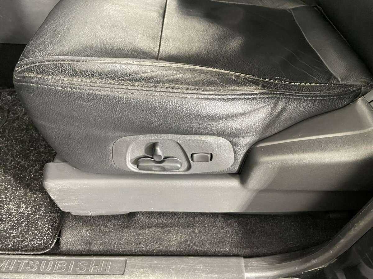 Купить Mitsubishi Pajero с пробегом. Фото: #9