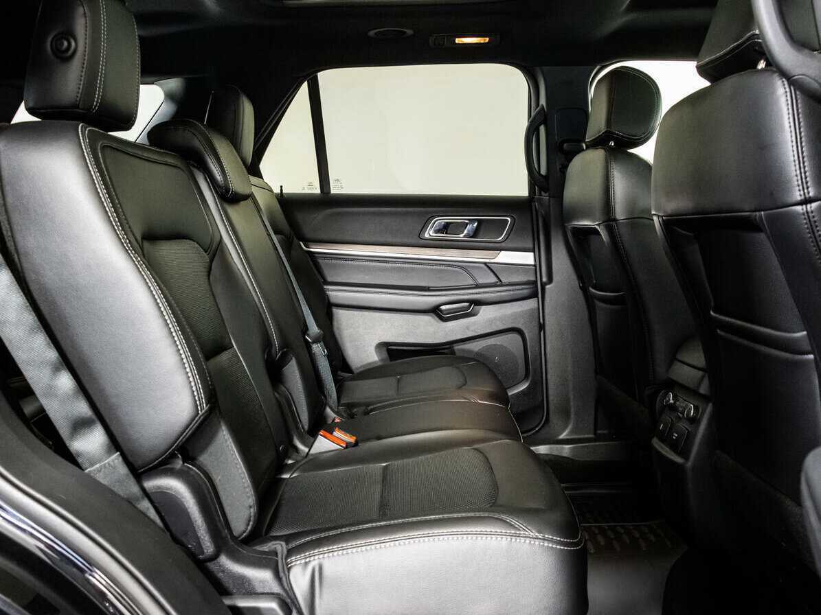 Купить Ford Explorer с пробегом. Фото: #13