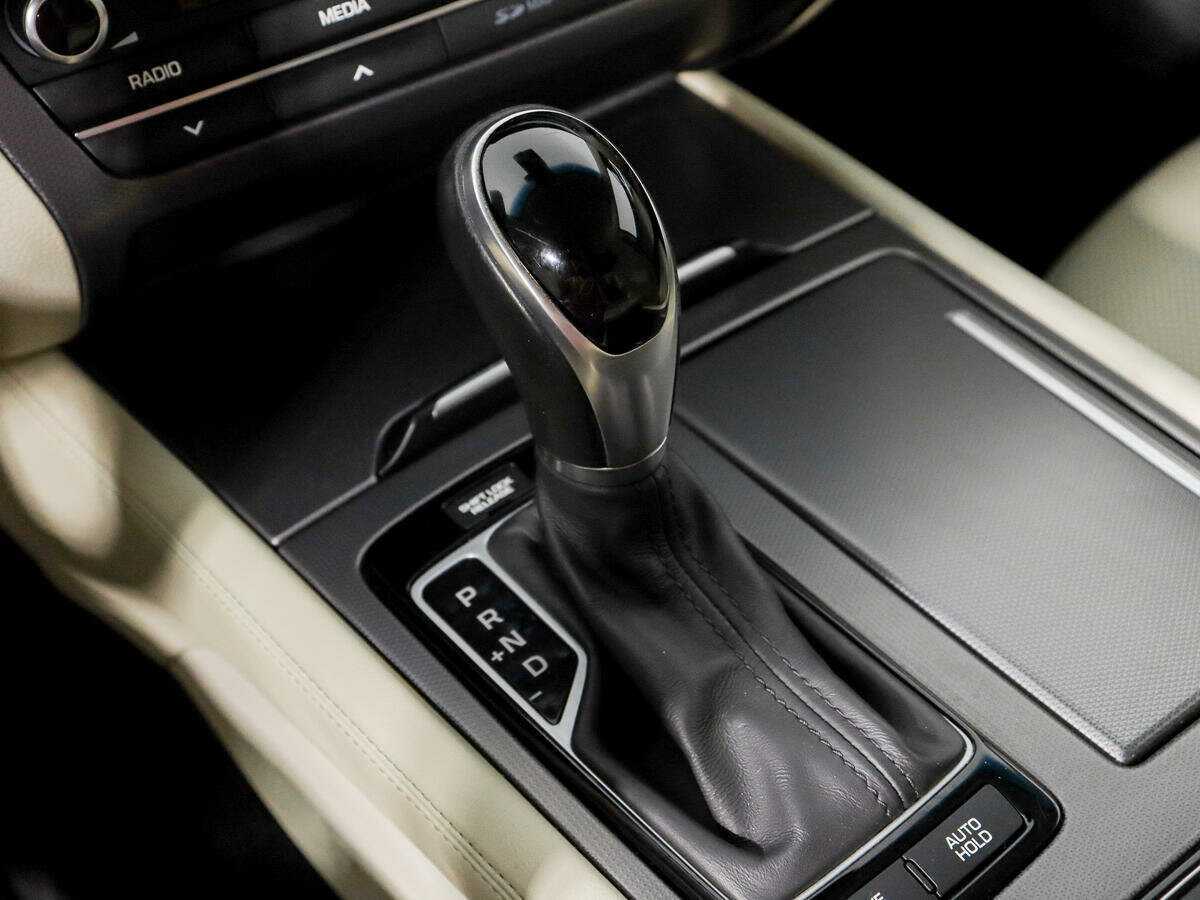 Купить Hyundai Genesis с пробегом. Фото: #8